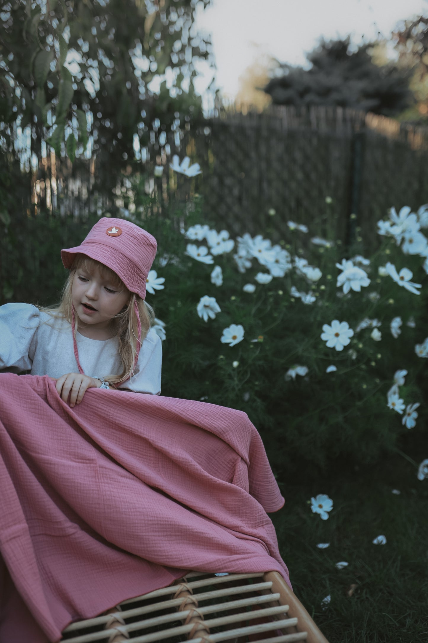Muślinowy otulacz Duch Święty- malina sorbet