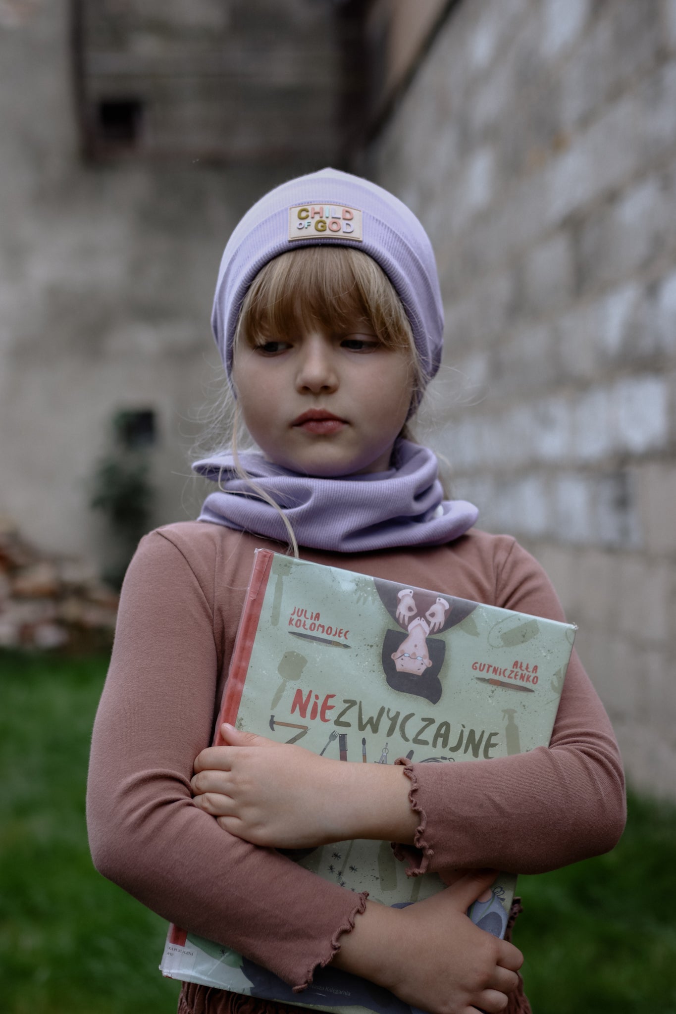 Fioletowa czapka prążkowana "Child of God"