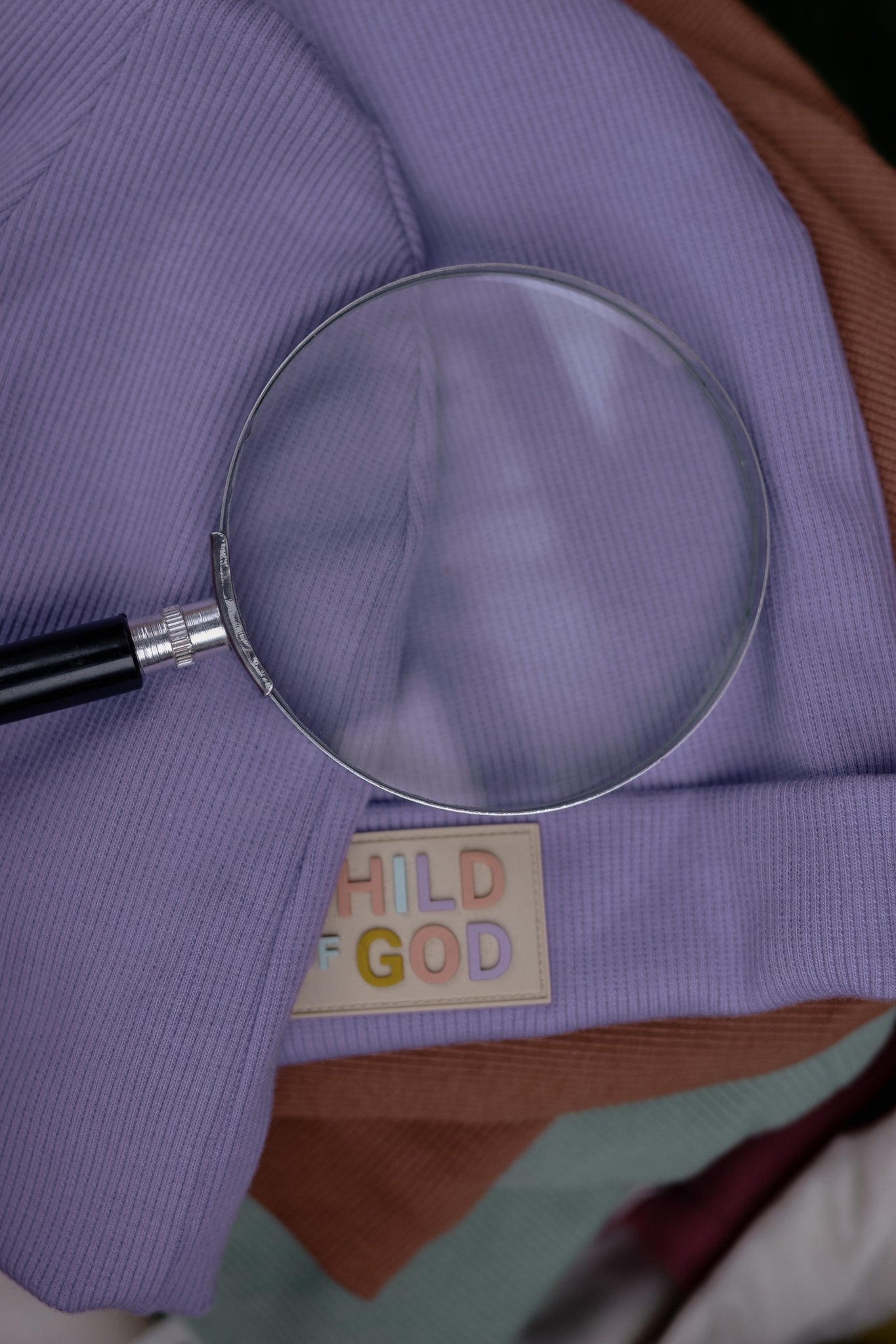 Fioletowa czapka prążkowana "Child of God"