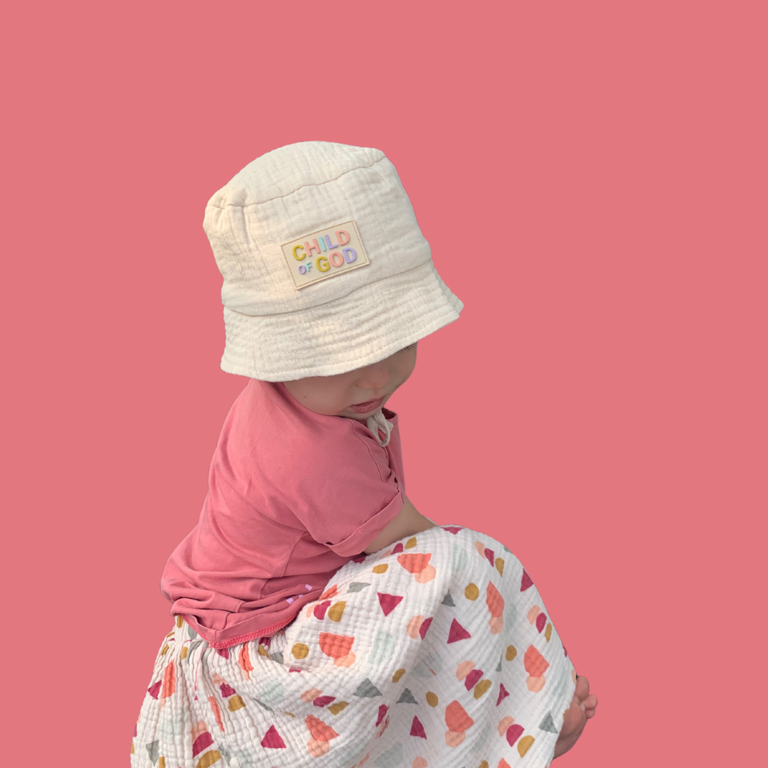 Piaskowy Bucket Hat "Child of God"